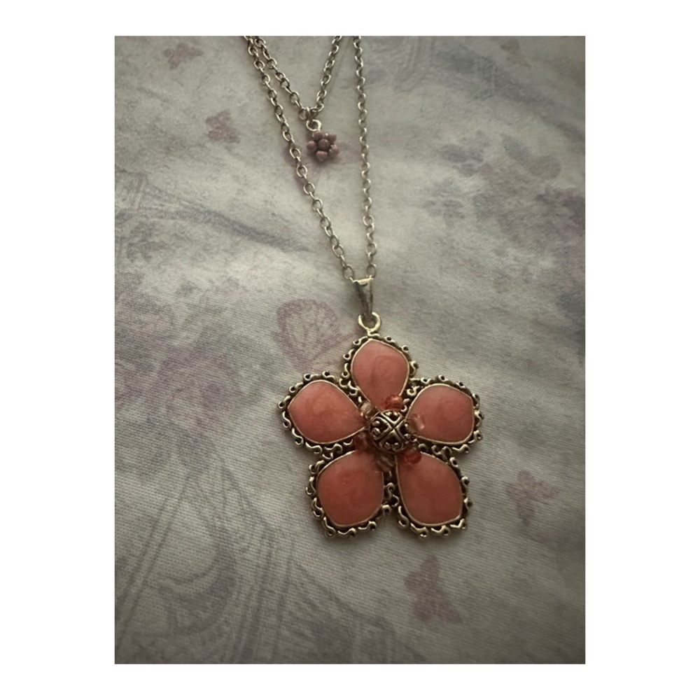 Carolina Herrera Vintage Enamel Flower Pink
Double Necklace